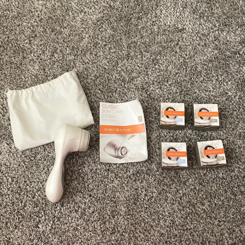 Clarisonic facial system + 4 replacement brush heads